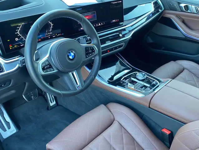 BMW X5 M view 8