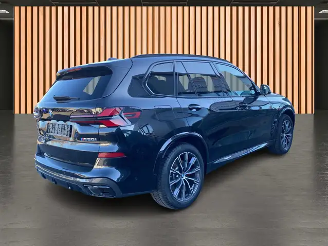 BMW X5 M view 5