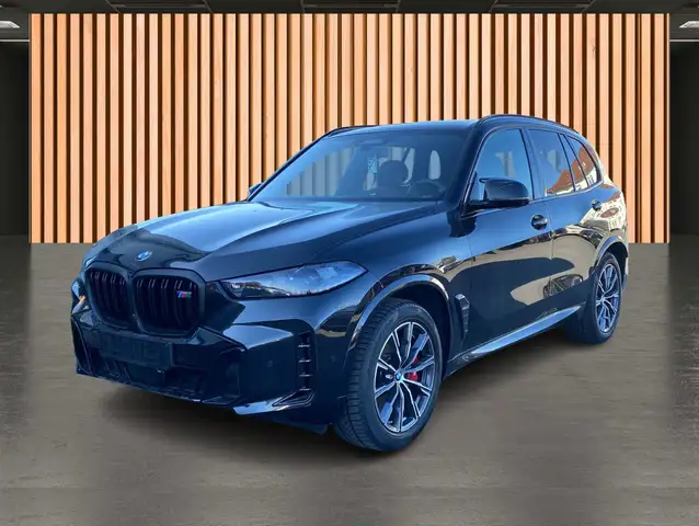 BMW X5 M view 2
