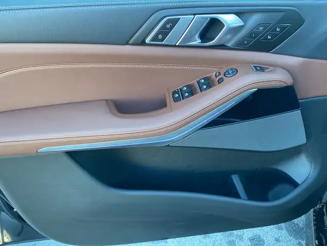 BMW X5 M view 7