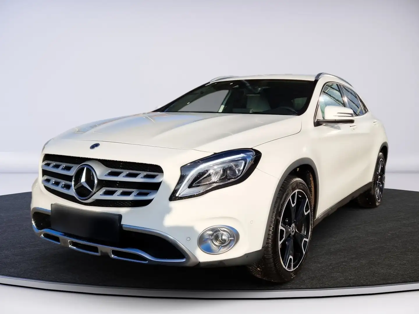 Mercedes-Benz GLA 220 d 4MATIC Aut. Spiegelpaket, Keyless Go Weiß - 2