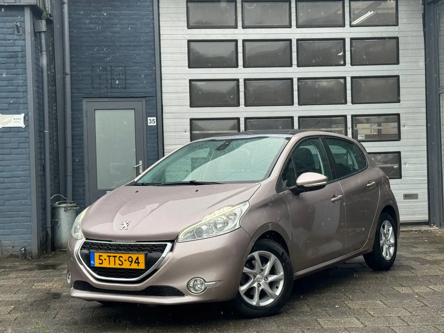 Peugeot 208 1.2 e-VTi Active | Clima | Navi | Automaat | PDC Grijs - 1