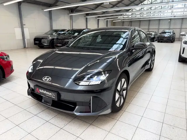 Hyundai Ioniq 6 view 3