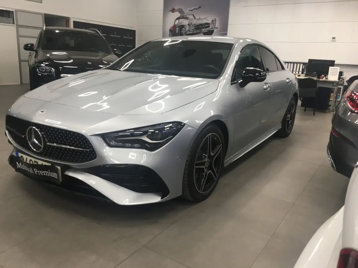 Mercedes-Benz CLA 200 200d Gris - 1