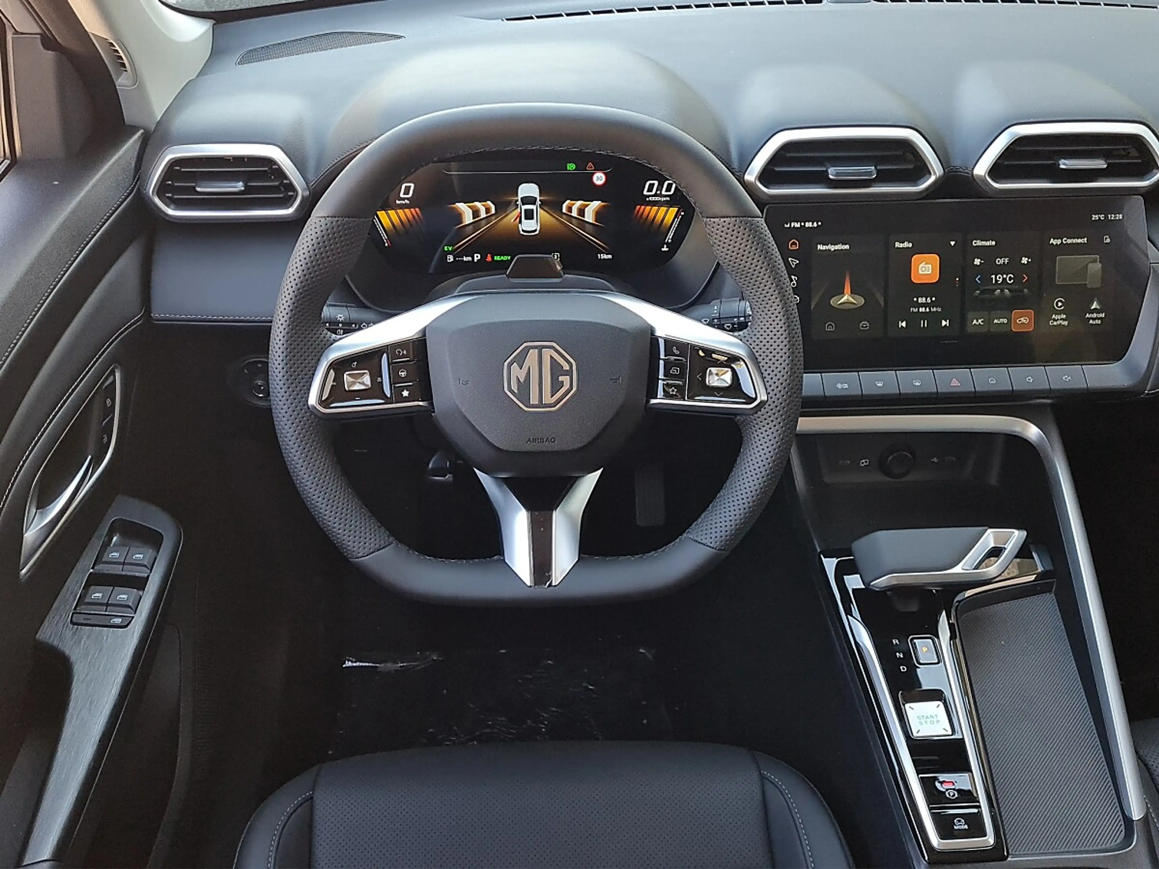 MG ZS 1.5 Hybrid+ Luxury — photo 10