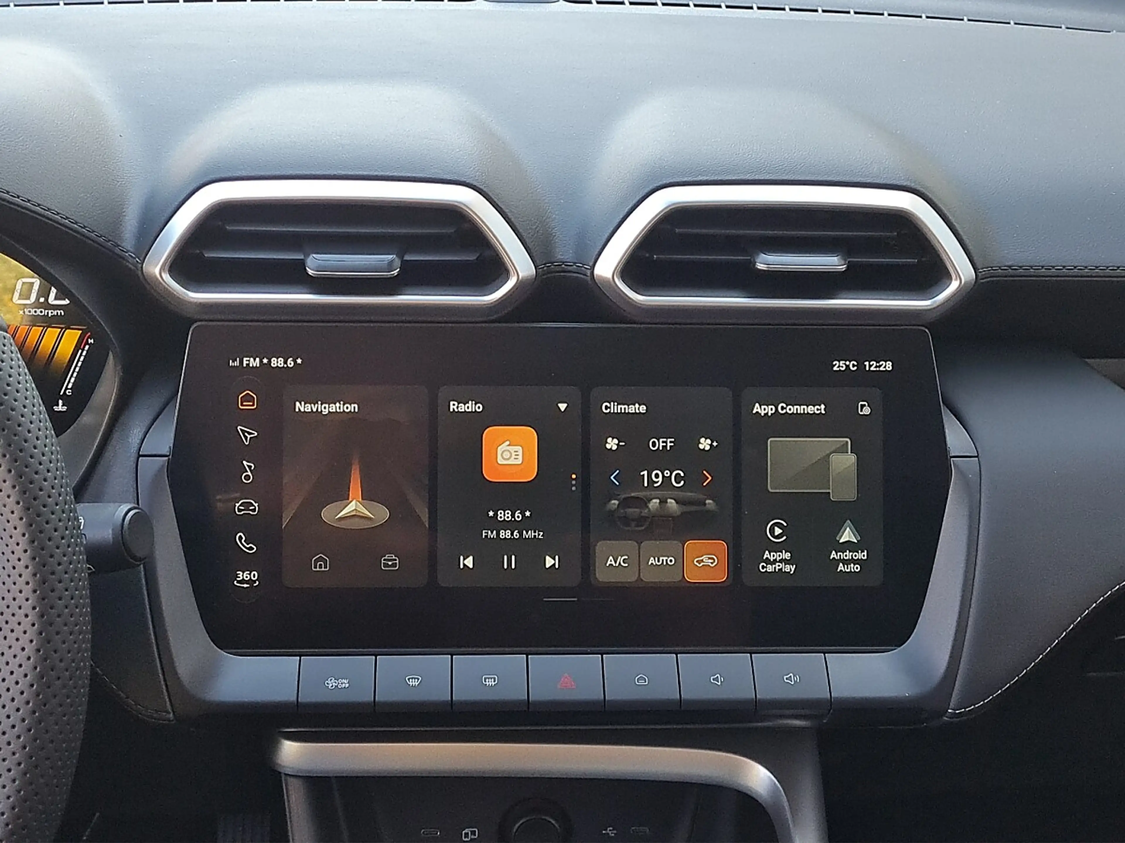 MG ZS 1.5 Hybrid+ Luxury — photo 13
