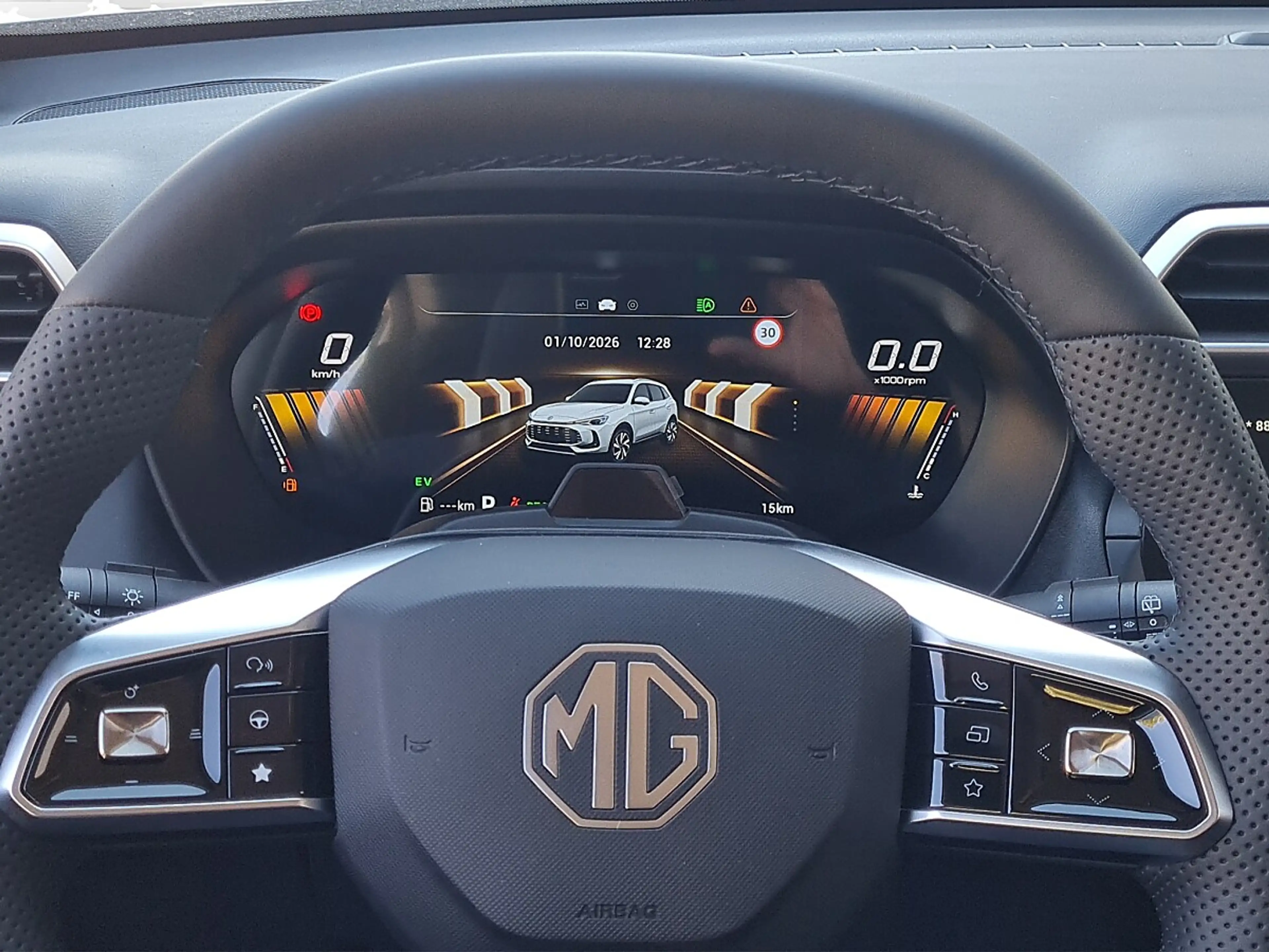 MG ZS 1.5 Hybrid+ Luxury — photo 12