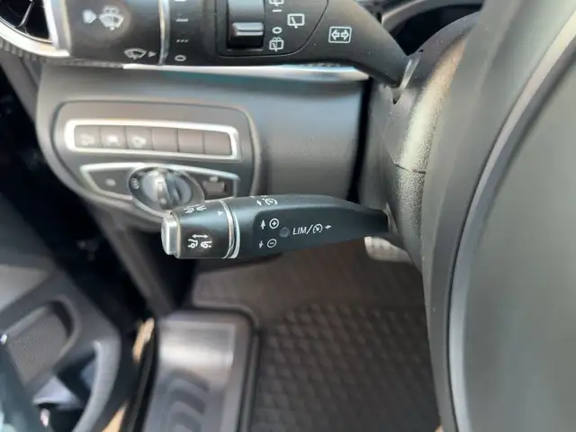 Mercedes-Benz V 300 d 4M AVANTGARDE Lang AMG AHV Standhzg Distr Ansicht 17