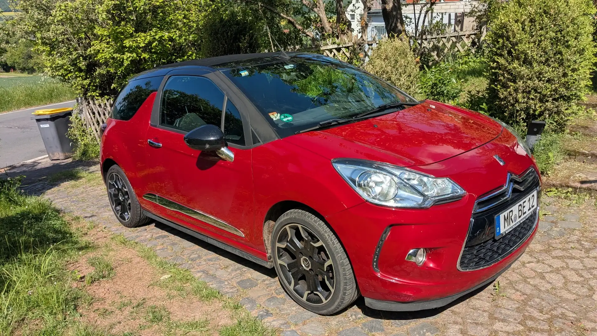 Citroen DS3 Cabrio e-HDi 90 FAP SoChic Červená - 1