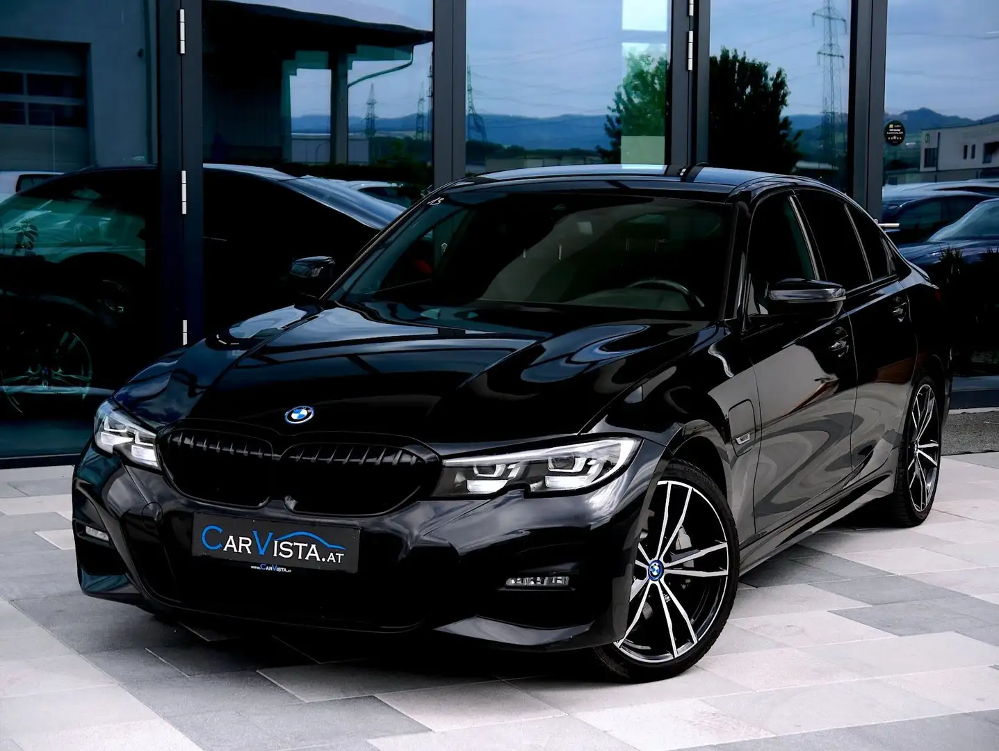 BMW 330 e M Sport Aut. Schwarz - 2