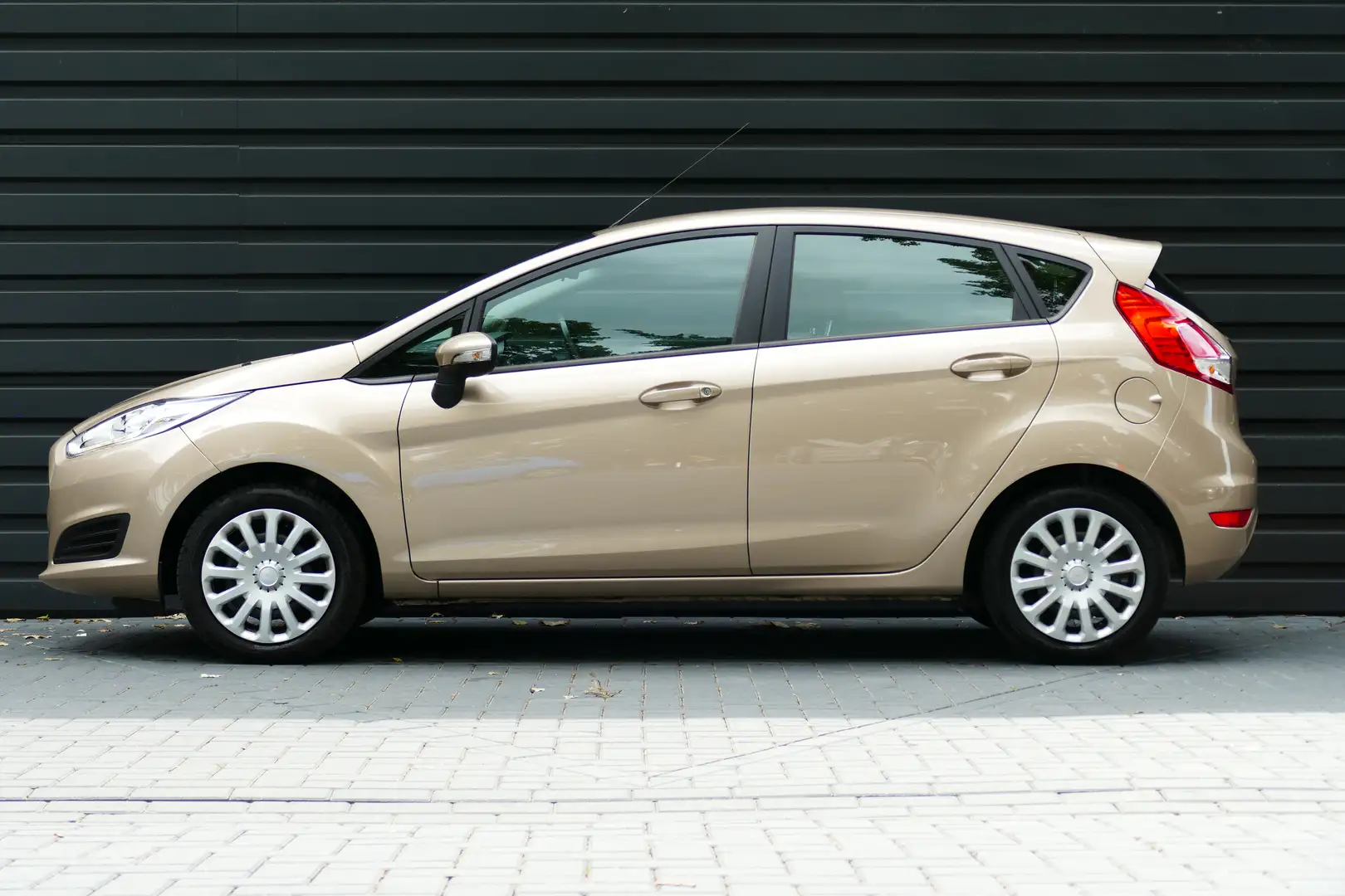 Ford Fiesta 1.0 65PK 5-DRS STYLE / NAVI / AIRCO / RADIO-CD SPE Bruin - 2