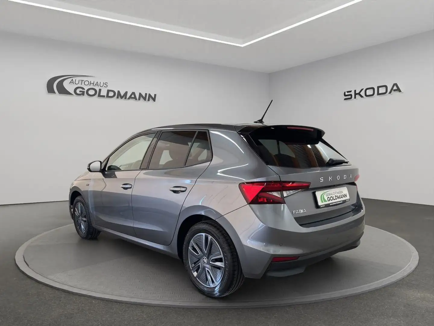 Skoda Fabia Tour 1,0 TSI 85 kW 6-Gang-Schaltgetriebe Grau - 2