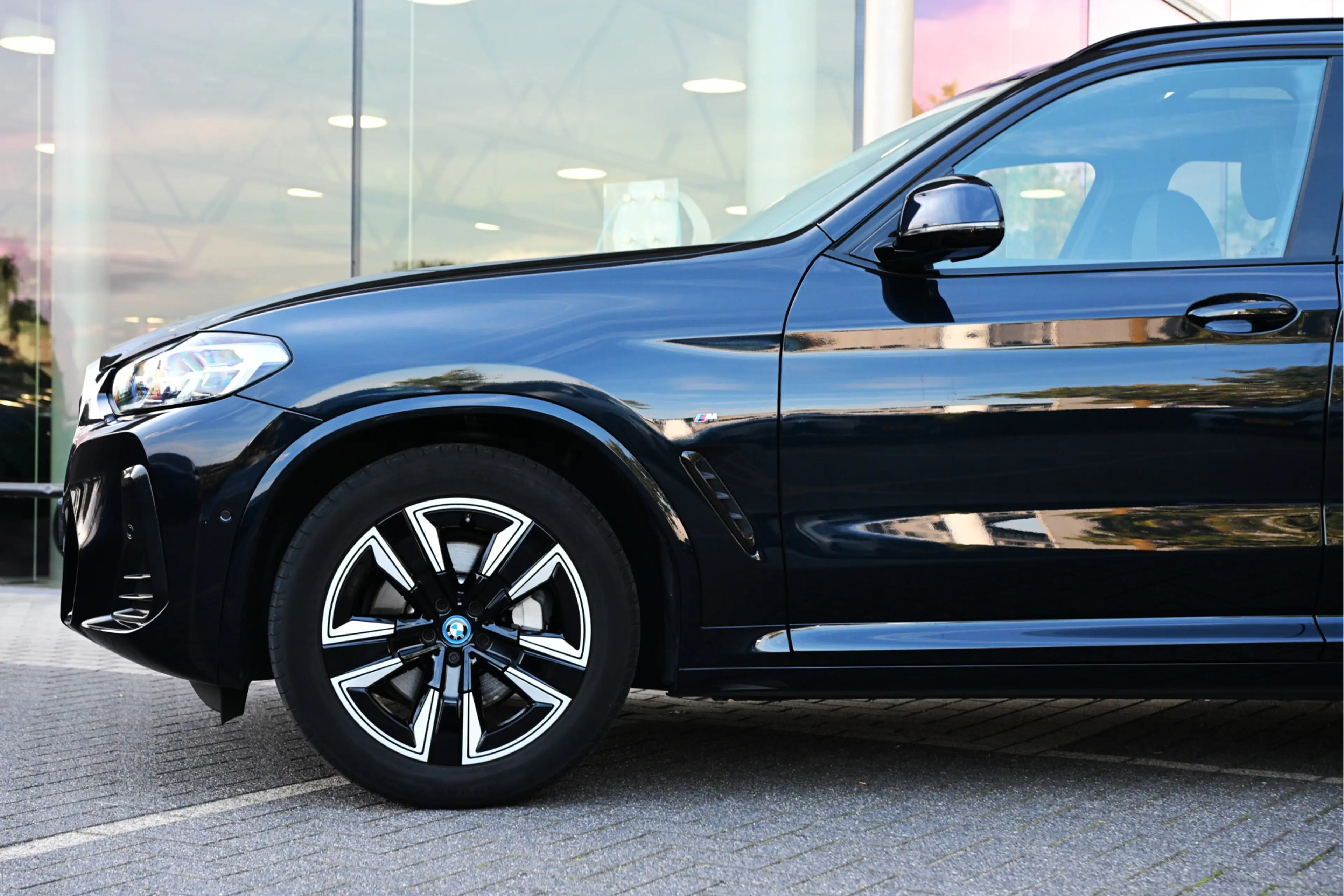 BMW iX3 Executive M Sport / Sportstoelen / Memory / Achter — photo 7