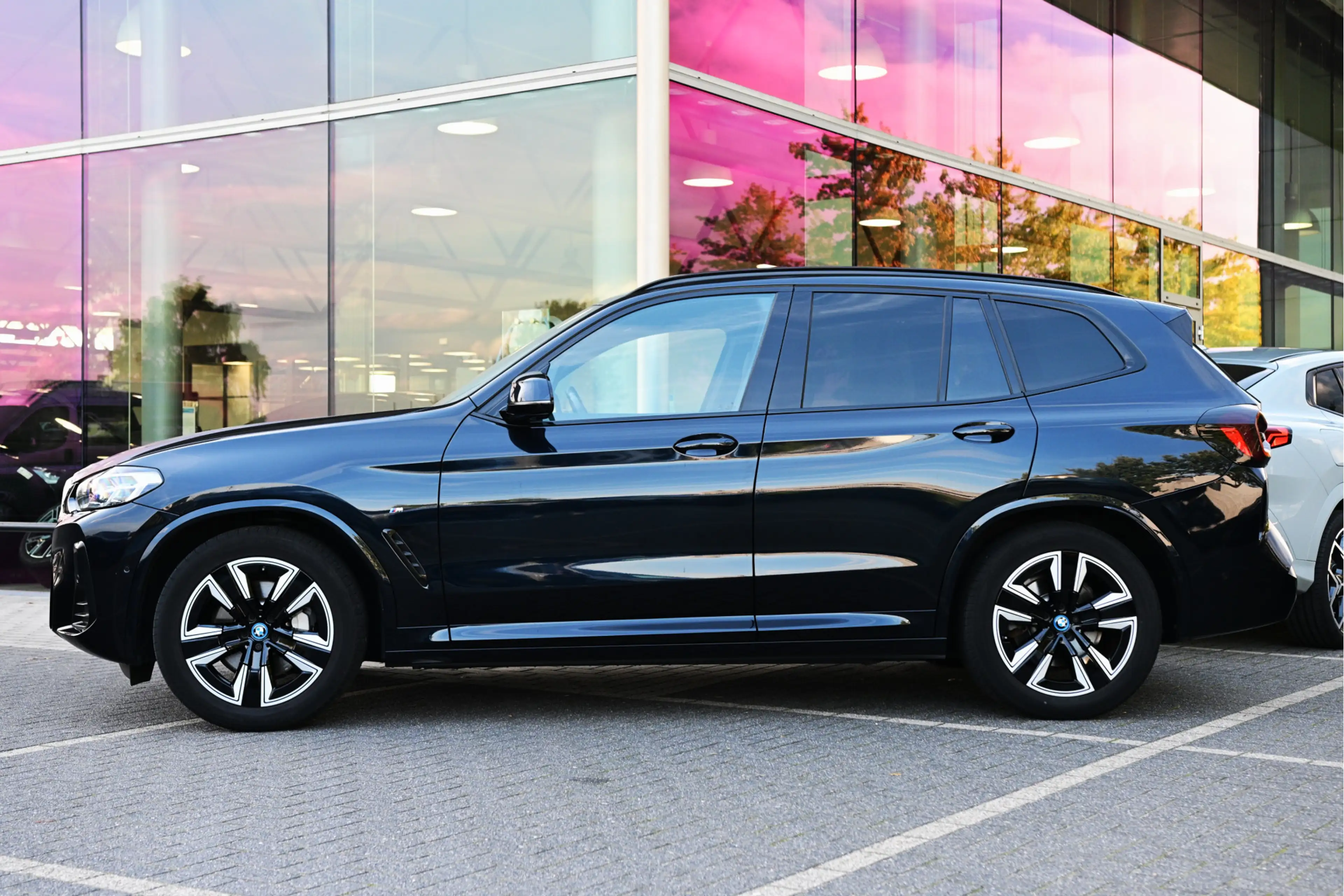 BMW iX3 Executive M Sport / Sportstoelen / Memory / Achter — photo 5