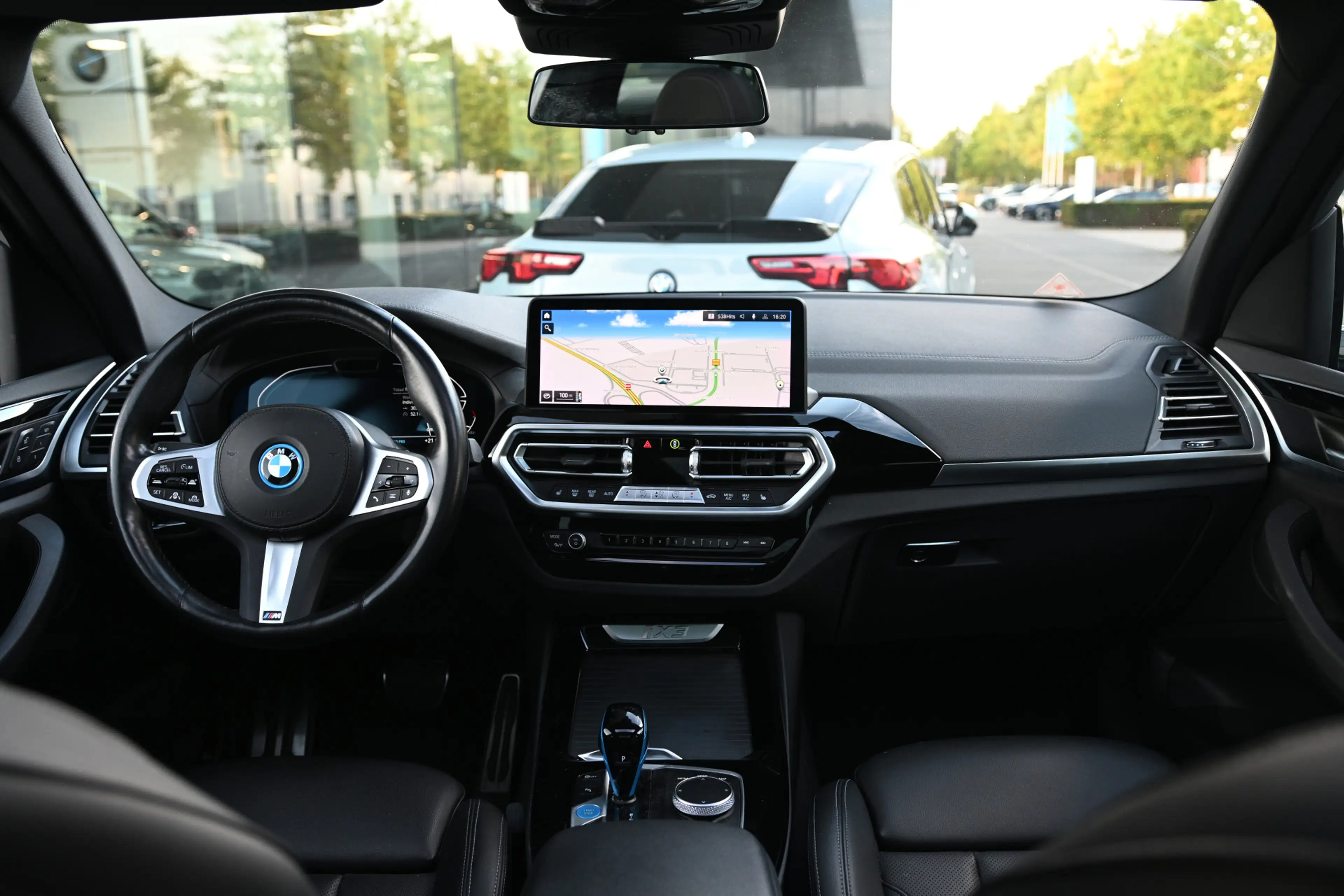 BMW iX3 Executive M Sport / Sportstoelen / Memory / Achter — photo 4