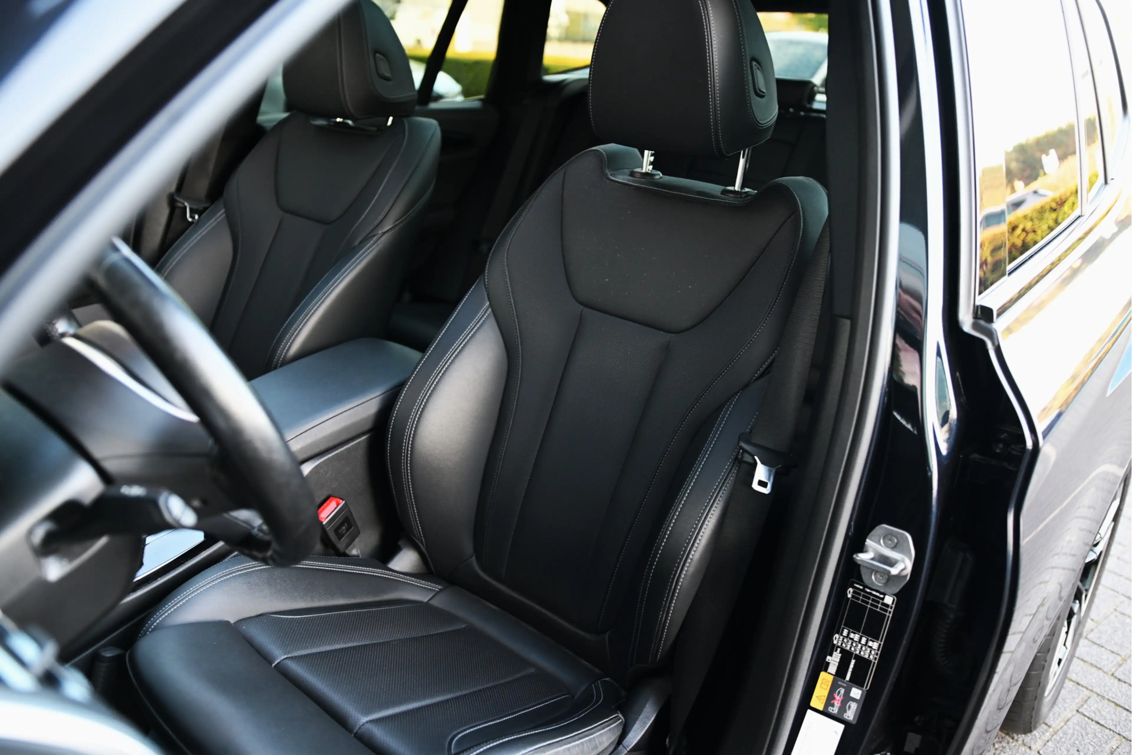 BMW iX3 Executive M Sport / Sportstoelen / Memory / Achter — photo 3