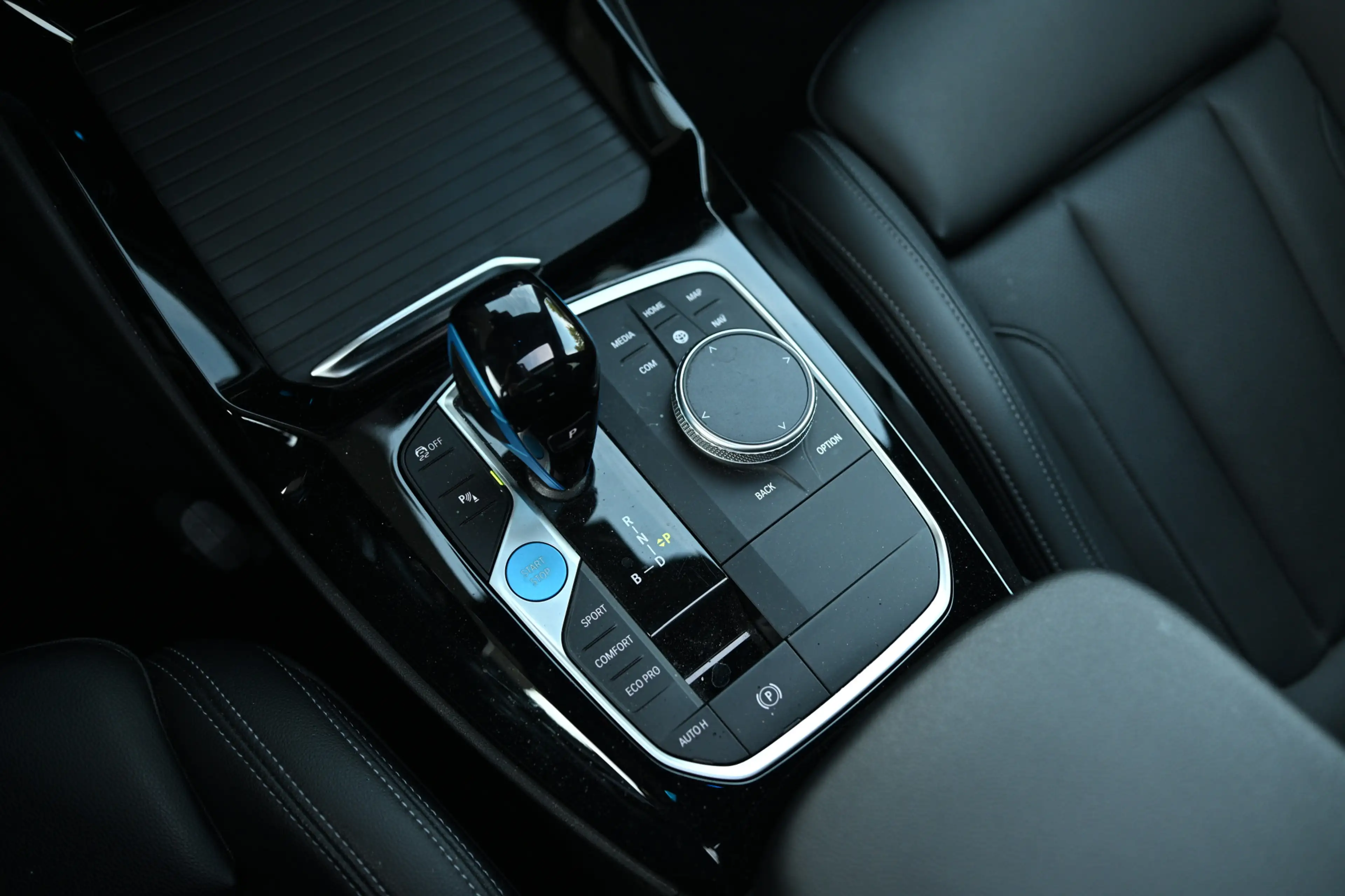 BMW iX3 Executive M Sport / Sportstoelen / Memory / Achter — photo 14