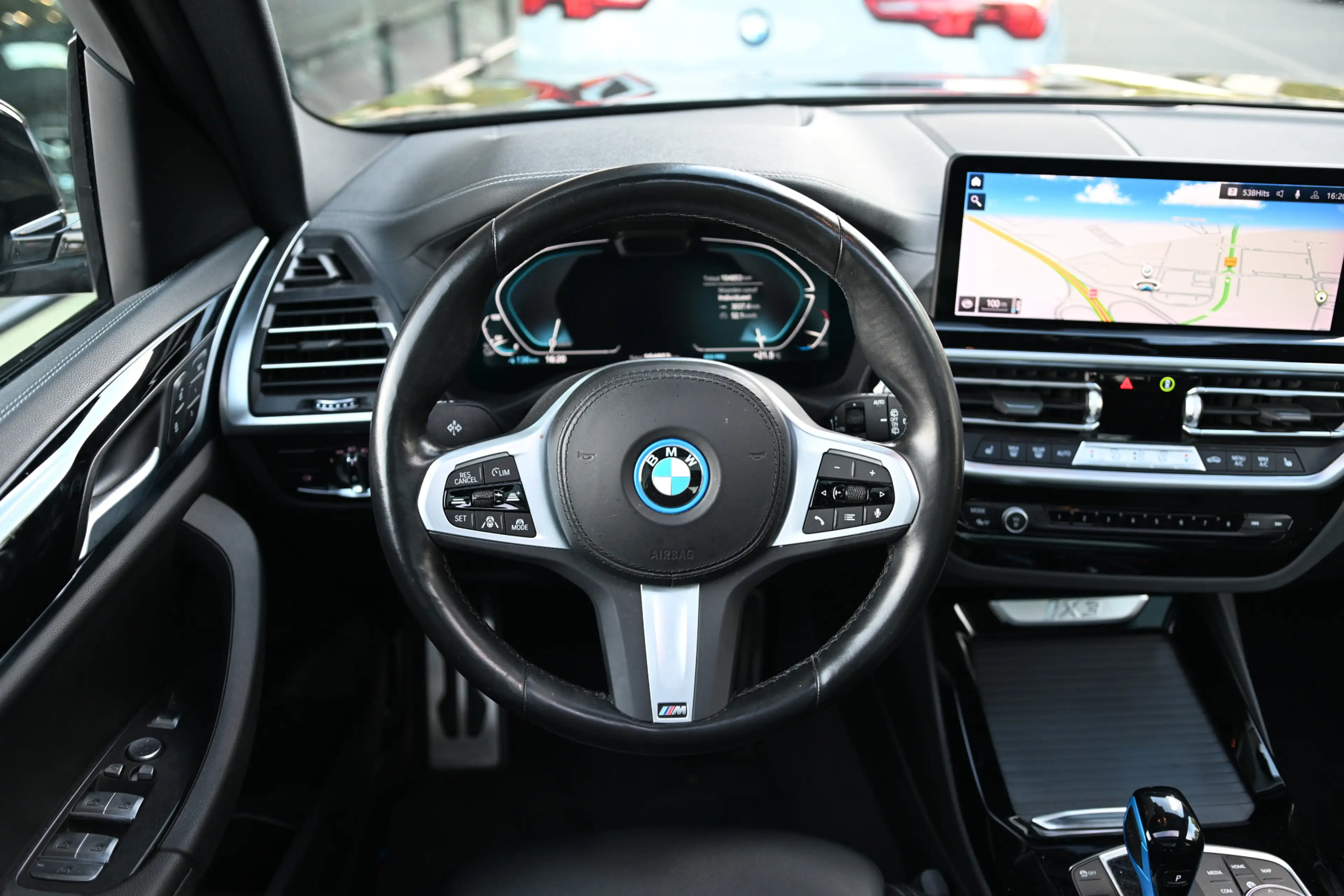 BMW iX3 Executive M Sport / Sportstoelen / Memory / Achter — photo 8