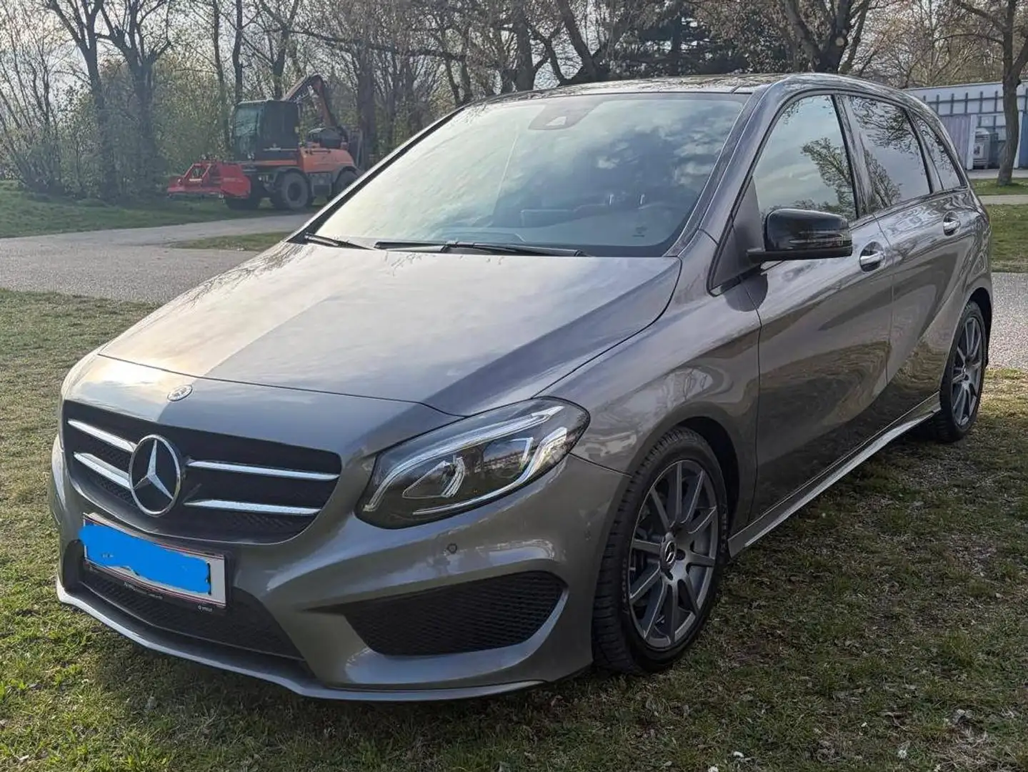 Mercedes-Benz B 200 B 200 d 4MATIC Aut. Silber - 1