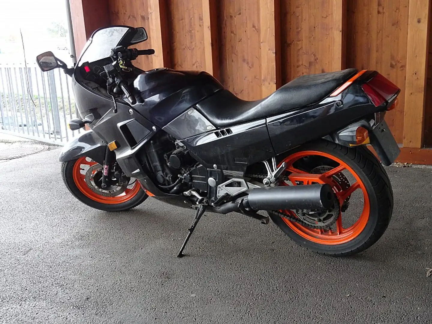 Kawasaki ZX 750 GPZR Schwarz - 1