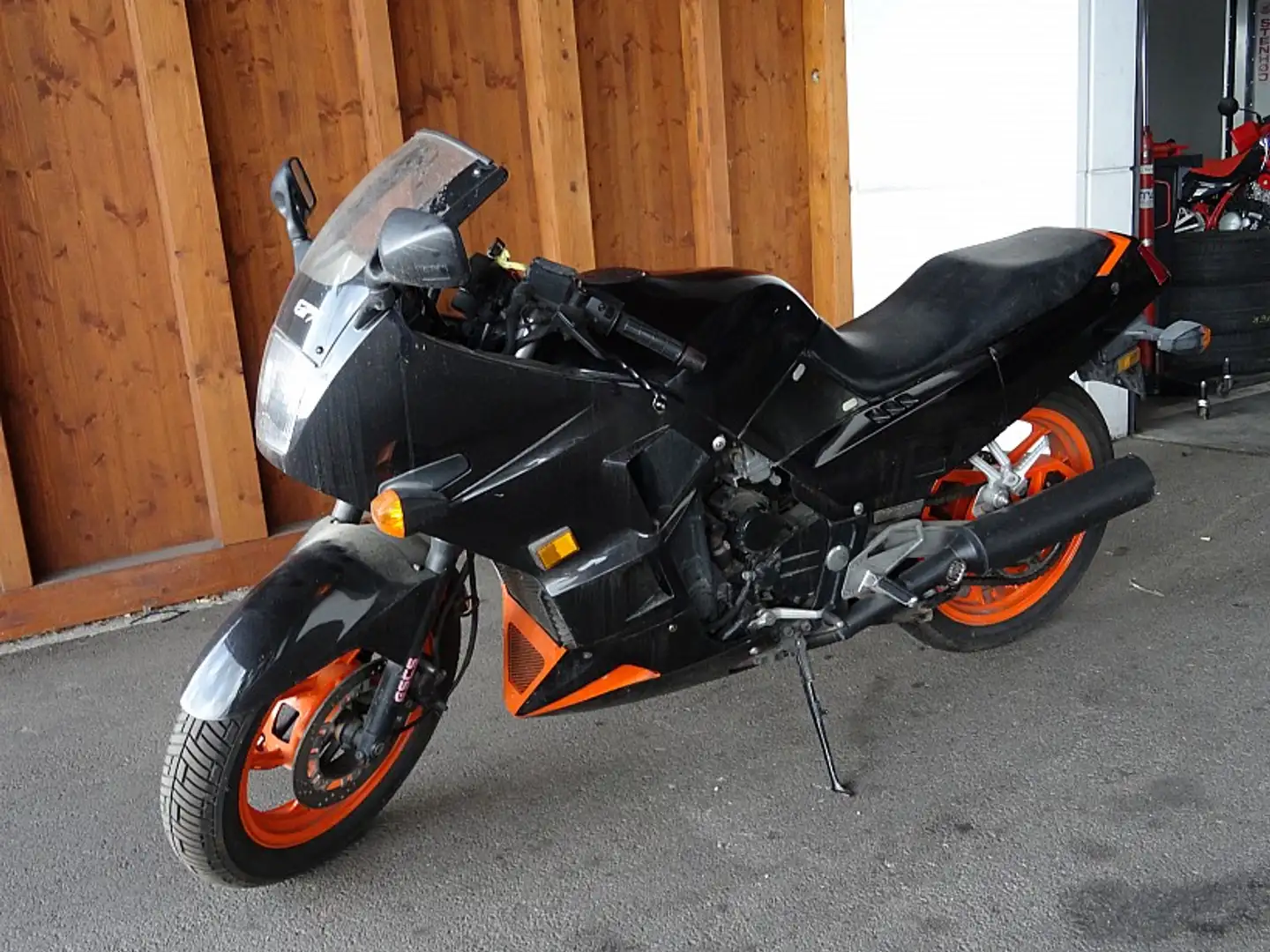 Kawasaki ZX 750 GPZR Schwarz - 2