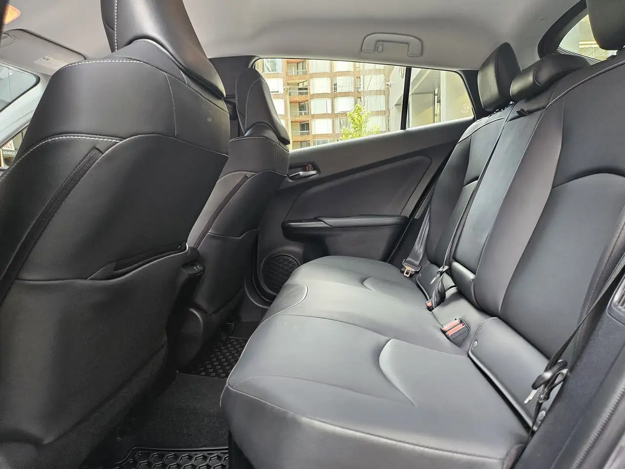 Toyota Prius Prime снимка Toyota Prius Prime