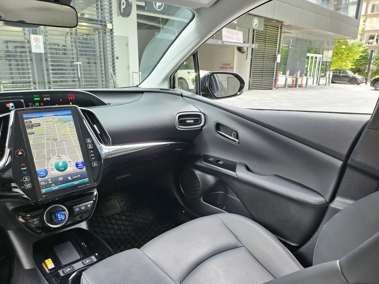 Toyota Prius Prime снимка Toyota Prius Prime