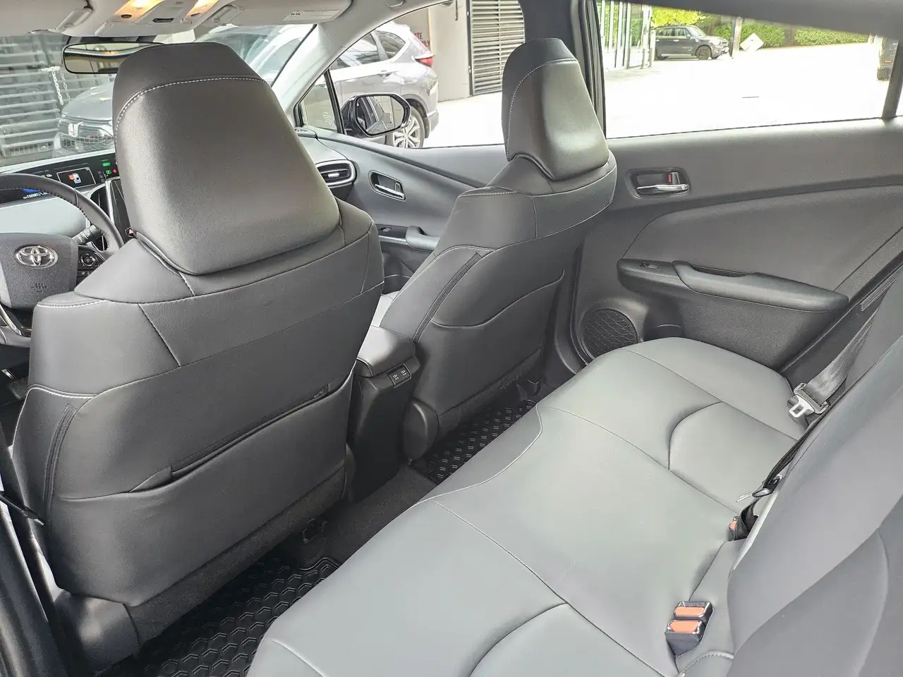 Toyota Prius Prime снимка Toyota Prius Prime