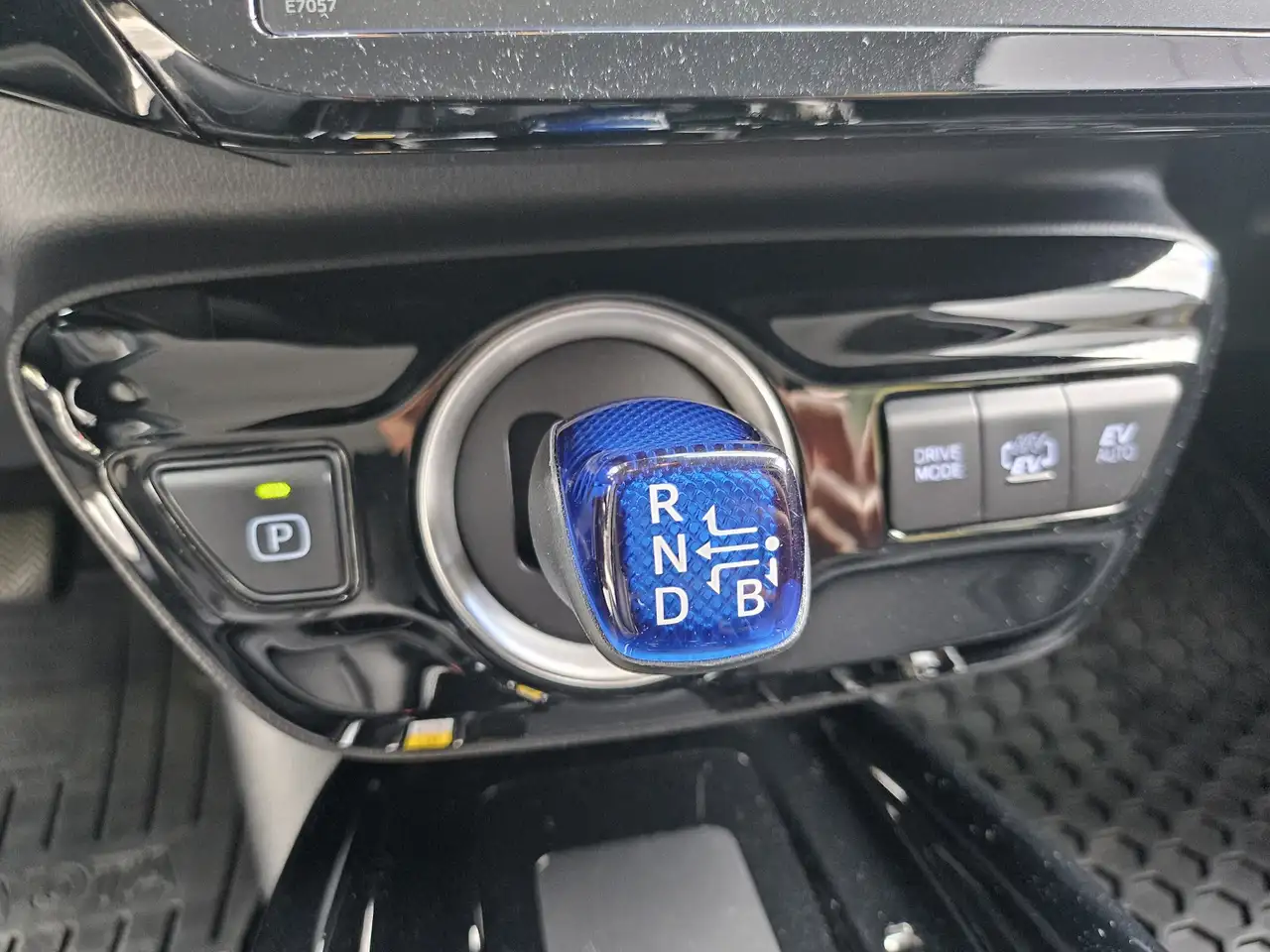 Toyota Prius Prime снимка Toyota Prius Prime