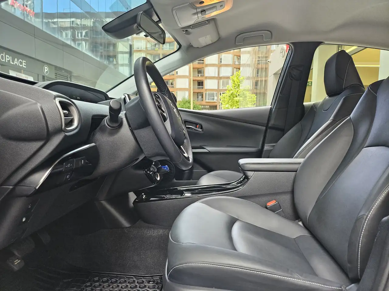 Toyota Prius Prime снимка Toyota Prius Prime