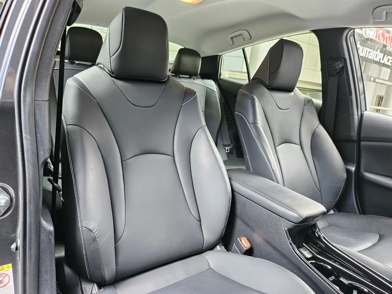 Toyota Prius Prime снимка Toyota Prius Prime
