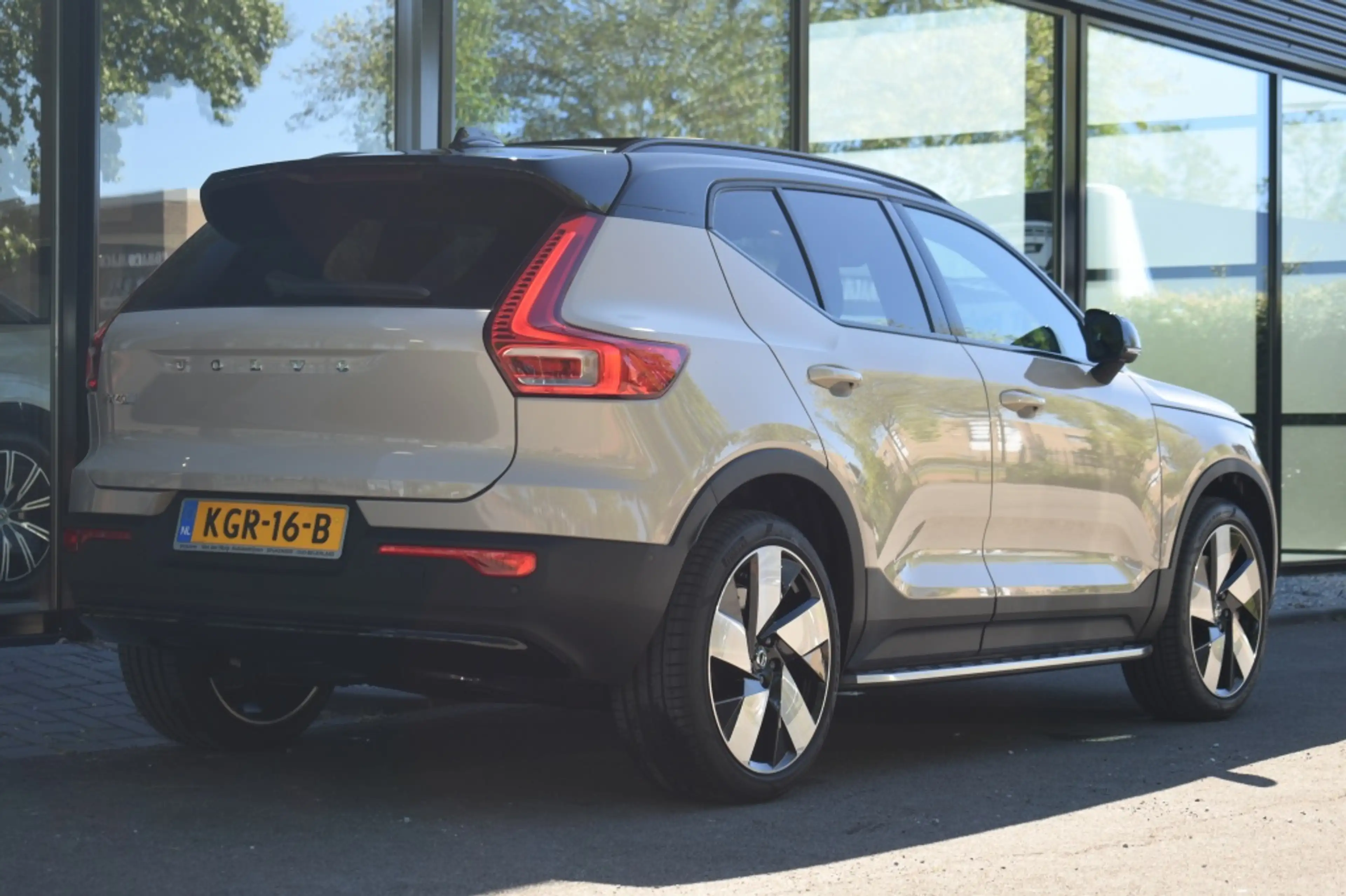 Volvo EX40 Extended Range Ultra Europa 252pk/82kWh | 20'' | G — photo 2
