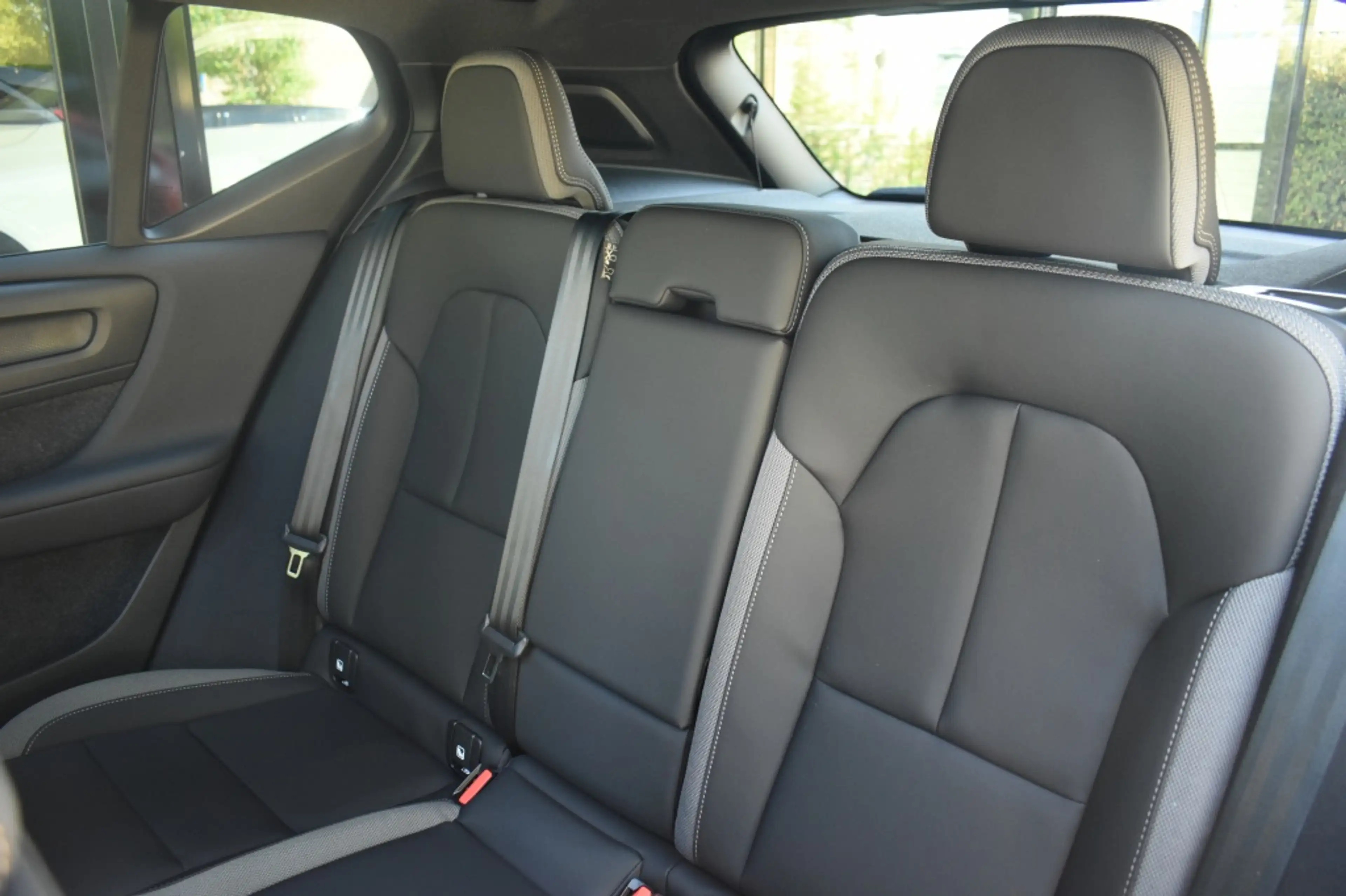 Volvo EX40 Extended Range Ultra Europa 252pk/82kWh | 20'' | G — photo 18