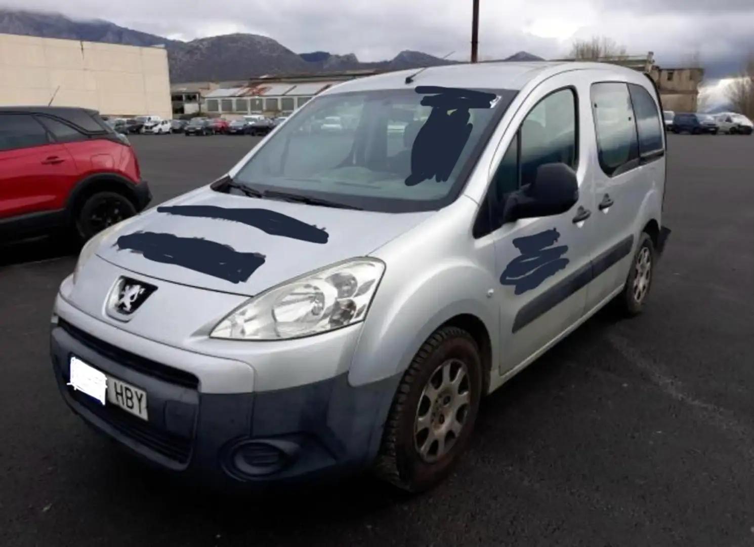 Peugeot Partner Tepee 1.6HDI Outdoor 92 Gris - 1
