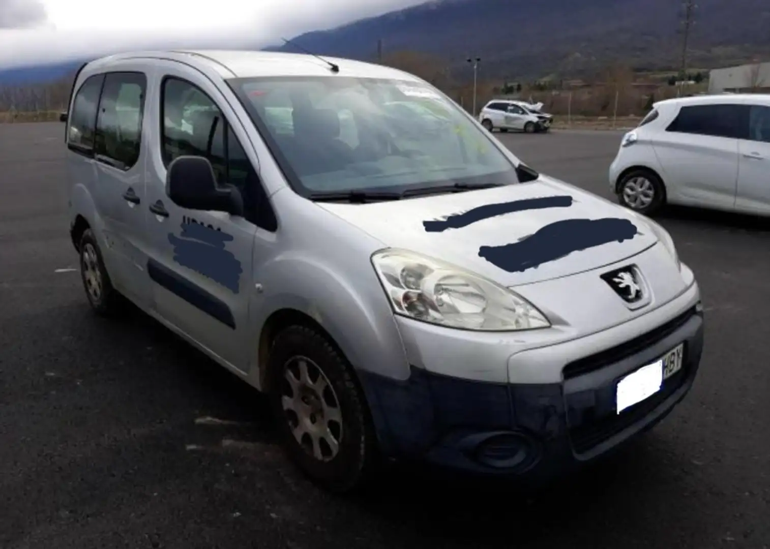 Peugeot Partner Tepee 1.6HDI Outdoor 92 Gris - 2