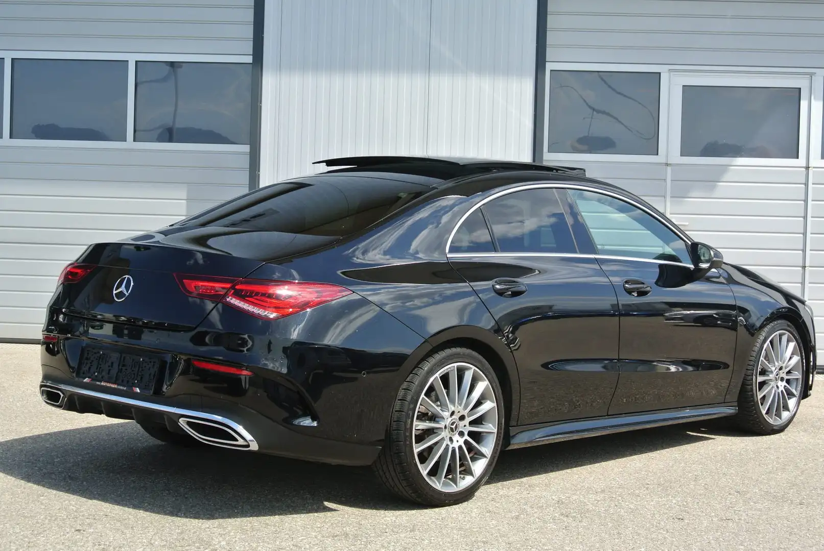 Mercedes-Benz CLA 200 Coupe Aut. ** AMG-Line * LED * SHZ * PDC * Schwarz - 2