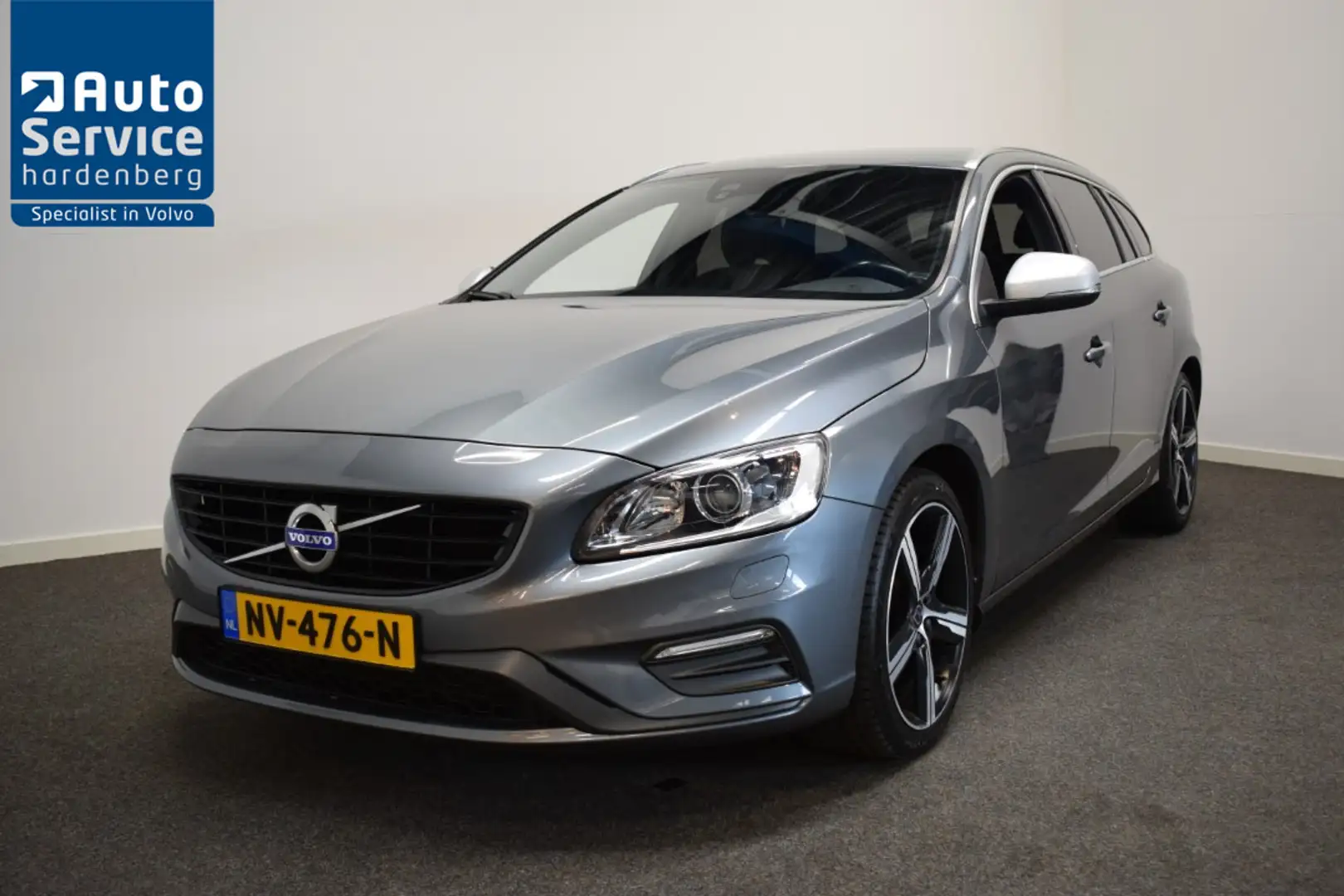 Volvo V60 T3 153pk AUT6 R-Design Nordic+ Trekhaak 1500kg/ Cr Grau - 1