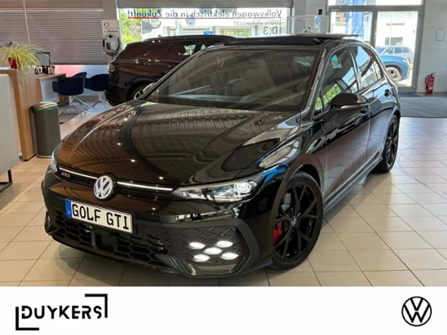 Volkswagen Golf VIII GTI 2.0 TSI DSG PANO IQ DCC ASSIST Negro - 1