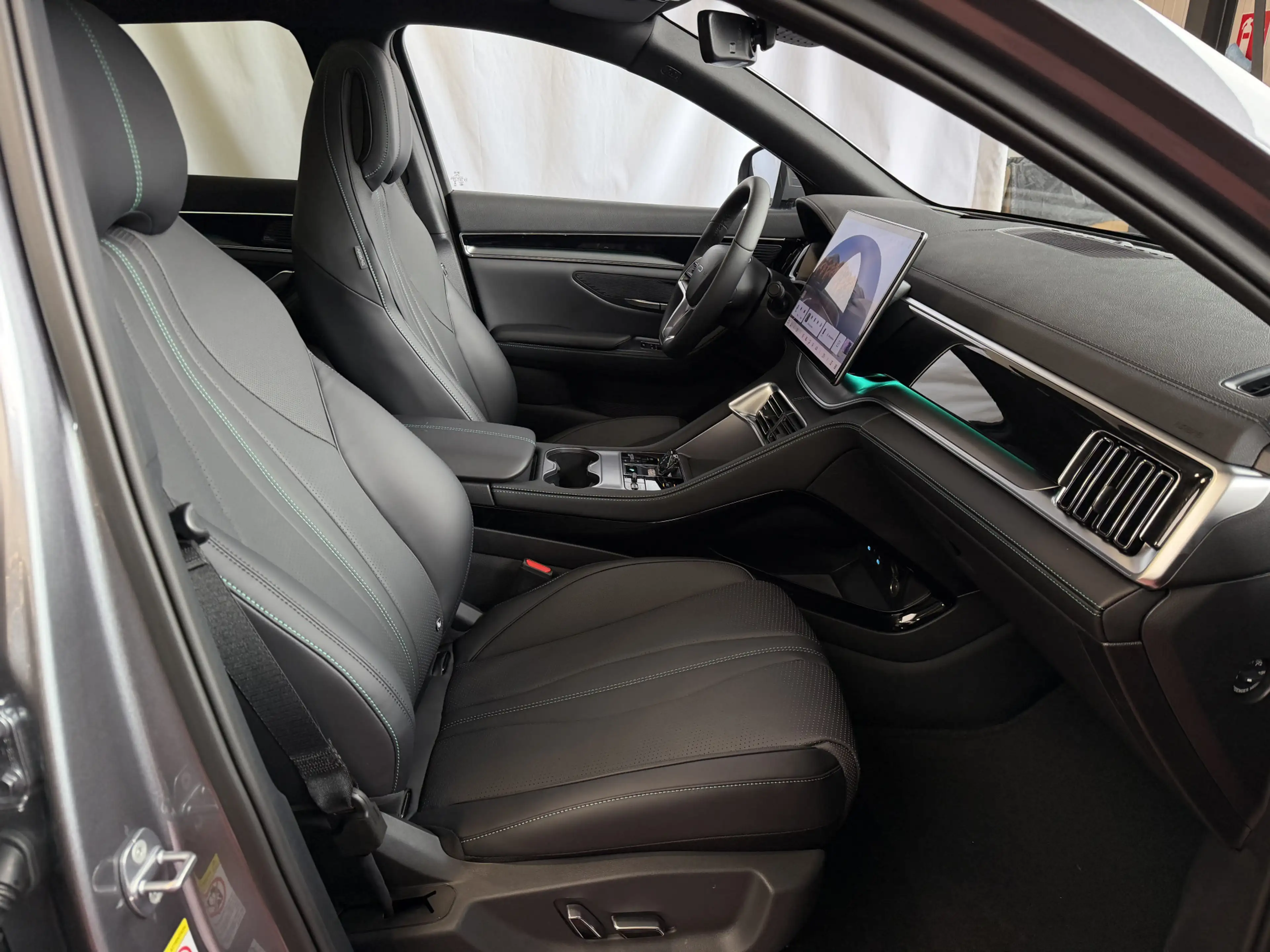 BYD Seal U 1.5 T DM-i AWD 324PK DESIGN Pano Dak Head‑Up 360° — photo 33