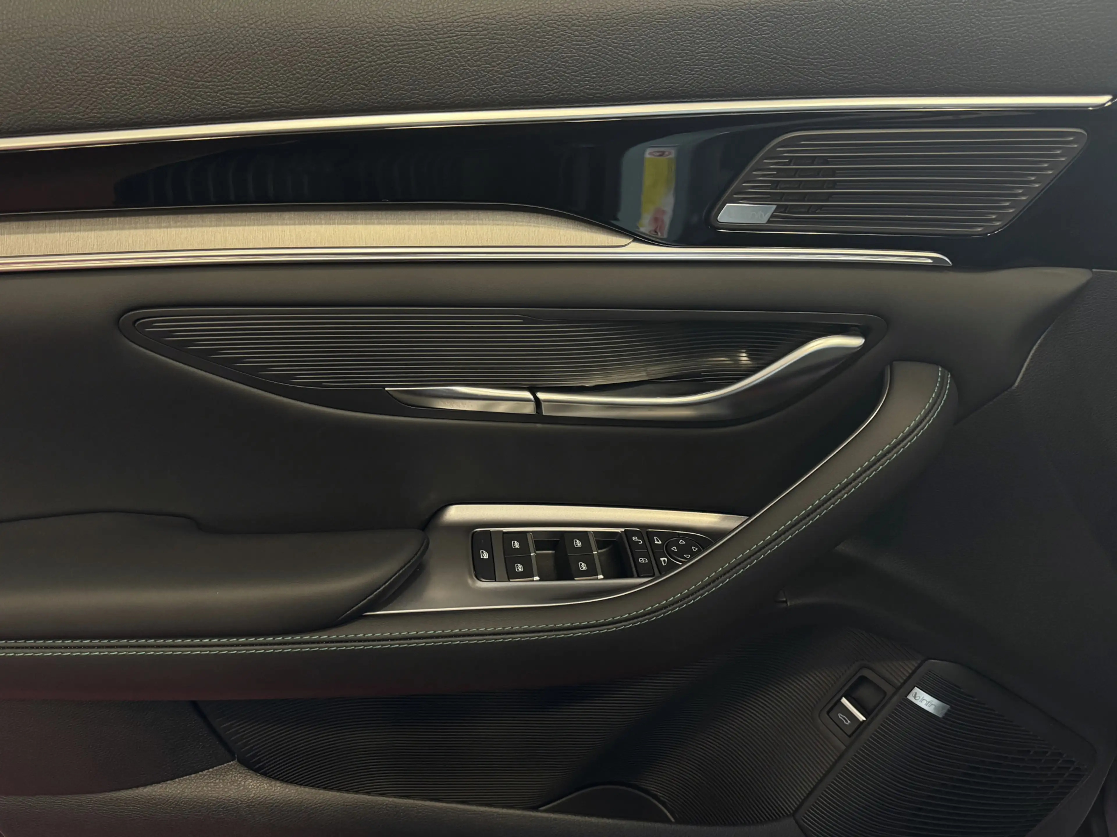 BYD Seal U 1.5 T DM-i AWD 324PK DESIGN Pano Dak Head‑Up 360° — photo 21