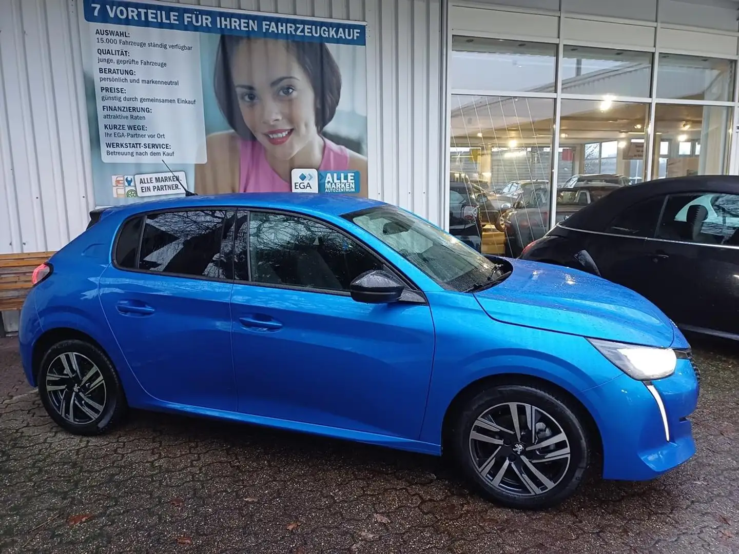 Peugeot 208 1.2 PT 100 Allure Pack LED Kam PDC KeyL AppC Blau - 1