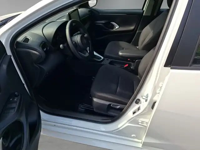 Toyota Yaris view 10