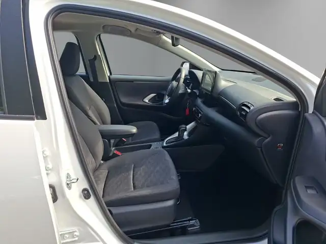 Toyota Yaris view 12