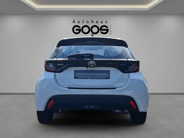 Toyota Yaris view 4