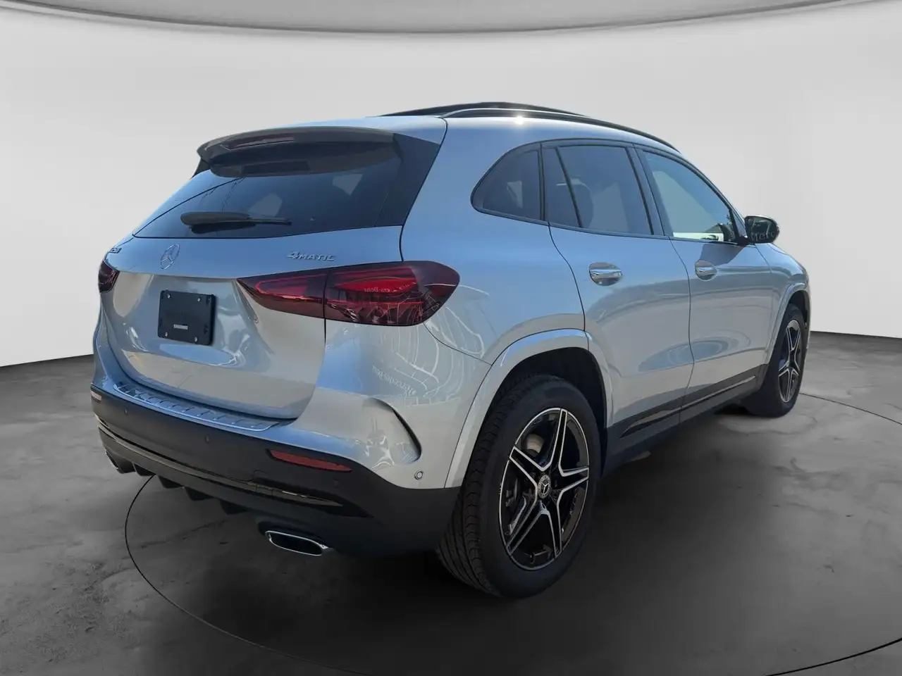 Mercedes-Benz GLA снимка Mercedes-Benz GLA