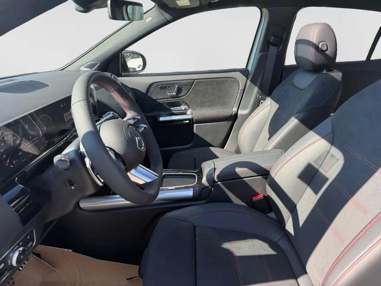 Mercedes-Benz GLA снимка Mercedes-Benz GLA