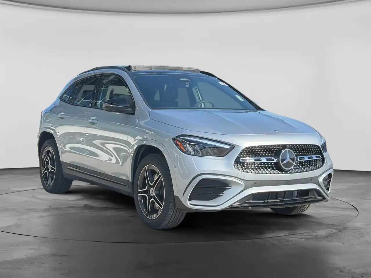 Mercedes-Benz GLA снимка Mercedes-Benz GLA