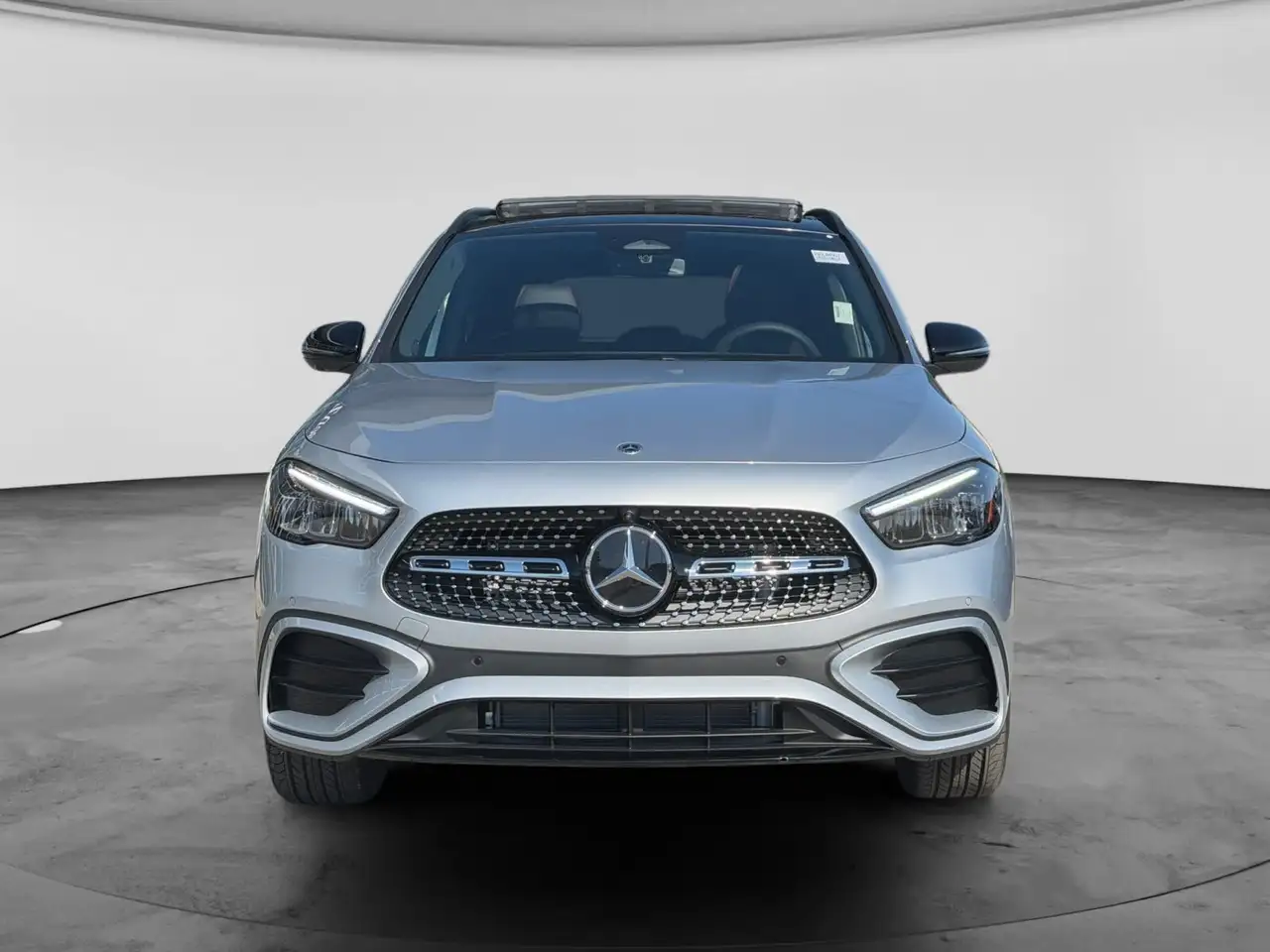 Mercedes-Benz GLA снимка Mercedes-Benz GLA