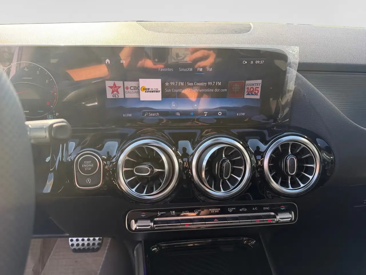 Mercedes-Benz GLA снимка Mercedes-Benz GLA