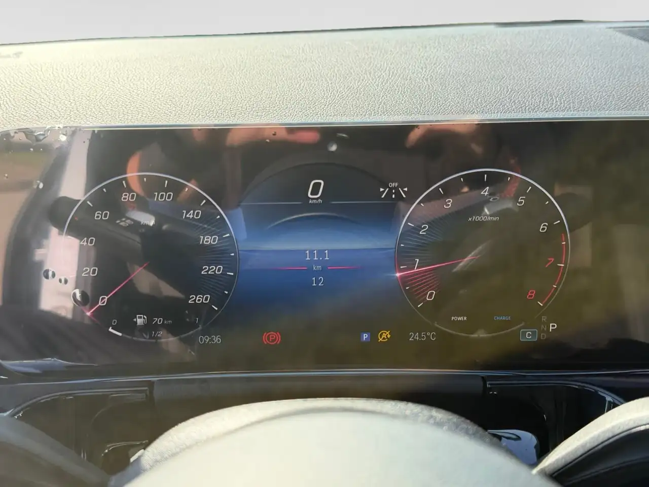 Mercedes-Benz GLA снимка Mercedes-Benz GLA